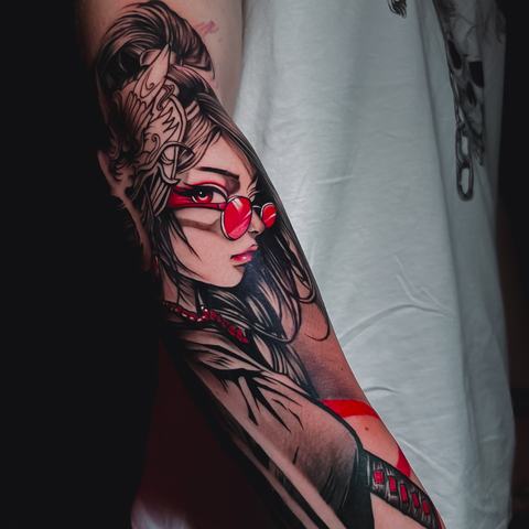 A bold illustrated female portrait with red glasses and graphic black elements. Bright accents create a modern, energetic and highly recognisable design.