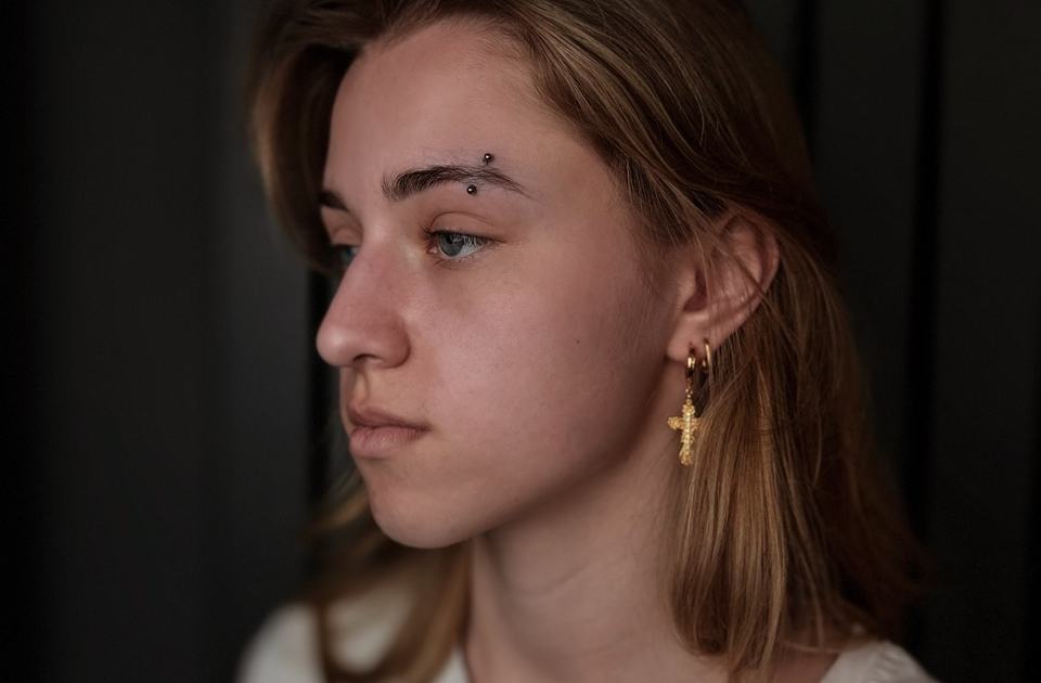 Piercing obočia